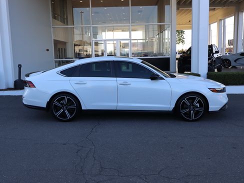 Used 2023 Honda Accord Sport image 11