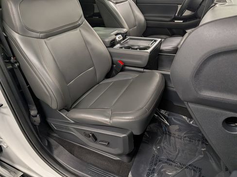 Used 2025 Ford Expedition Active AWD/4WD image 38