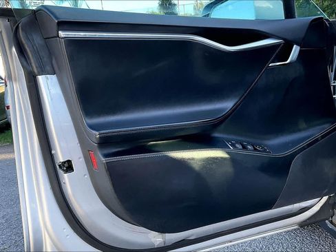 Used 2016 Tesla Model S 70 RWD image 27