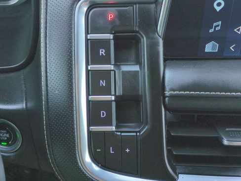 Used 2023 Chevrolet Suburban Premier w/ Premium Package AWD/4WD image 16