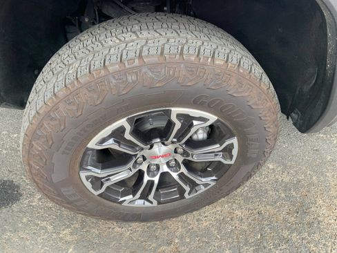 Certified 2025 GMC Canyon AT4 AWD/4WD image 10