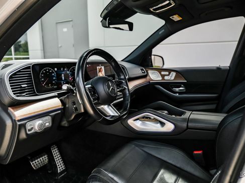 Used 2025 Mercedes-Benz GLS 580 4MATIC image 34