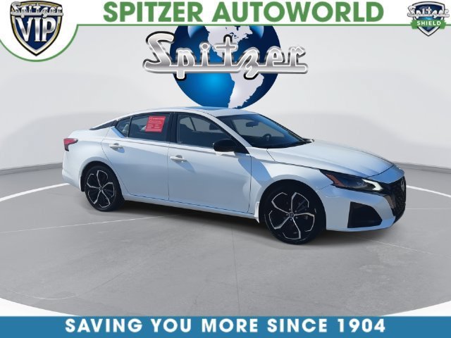 Used 2023 Nissan Altima 2.5 SR w/ SR Premium Package FWD image 3