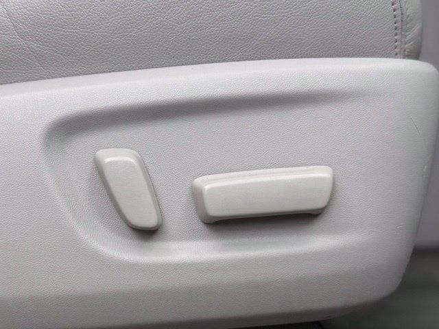 Used 2015 Toyota Sienna XLE w/ XLE Navigation Package FWD image 19