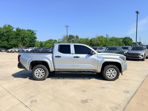 Used 2025 Toyota Tacoma SR AWD/4WD image 4
