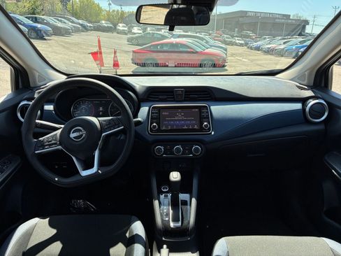 Used 2025 Nissan Versa SV image 28