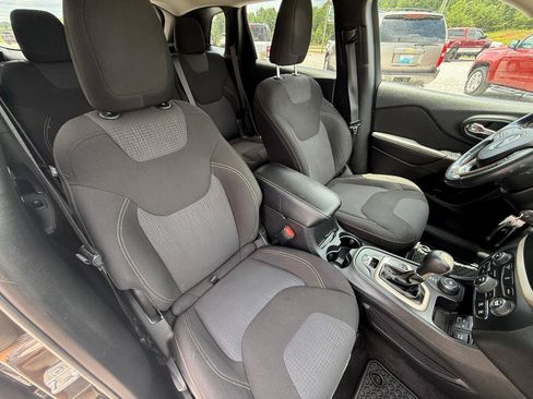 Used 2015 Jeep Cherokee Latitude w/ Cold Weather Group AWD/4WD image 6