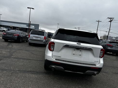 Used 2023 Ford Explorer Limited w/ Limited Technology Package image 4