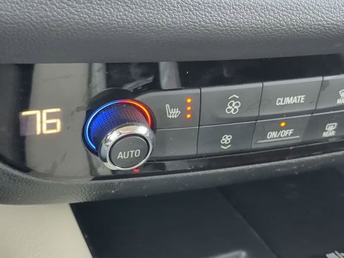 Used 2022 Buick Enclave Essence image 23