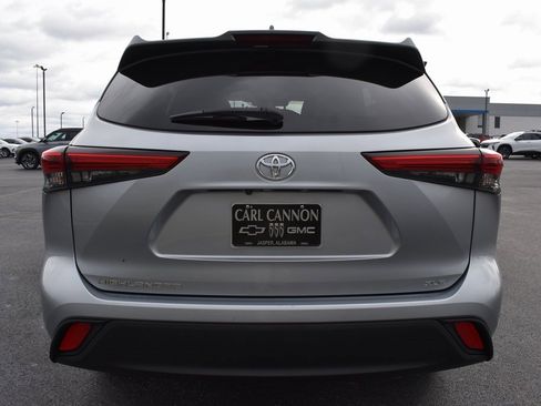 Used 2021 Toyota Highlander XLE image 5