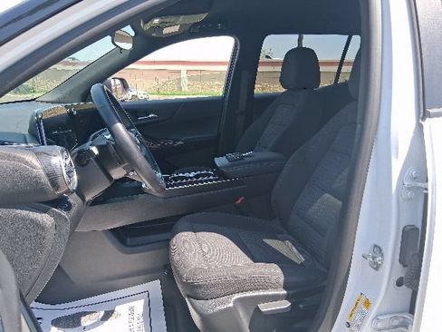 Used 2025 Chevrolet Equinox LT FWD image 13