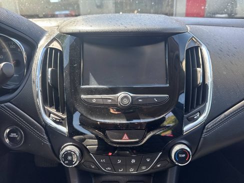 Used 2017 Chevrolet Cruze Premier FWD image 17