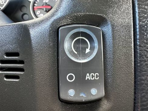 Used 2005 Chevrolet Corvette Convertible w/ Preferred Equipment Group RWD image 31