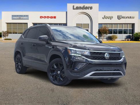Used 2023 Volkswagen Taos SE image 1