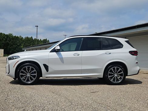 Used 2025 BMW X5 xDrive40i w/ Executive Package AWD/4WD image 2