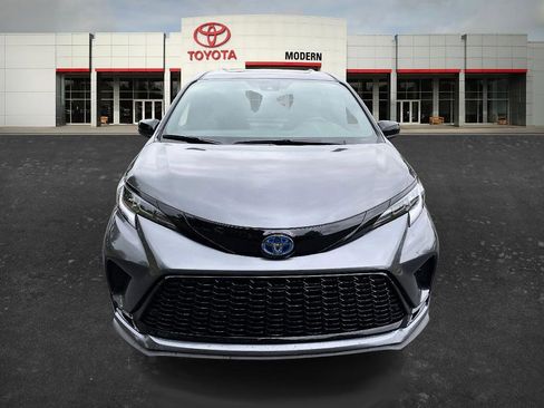 Certified 2025 Toyota Sienna XSE w/ XSE Plus Package FWD image 2