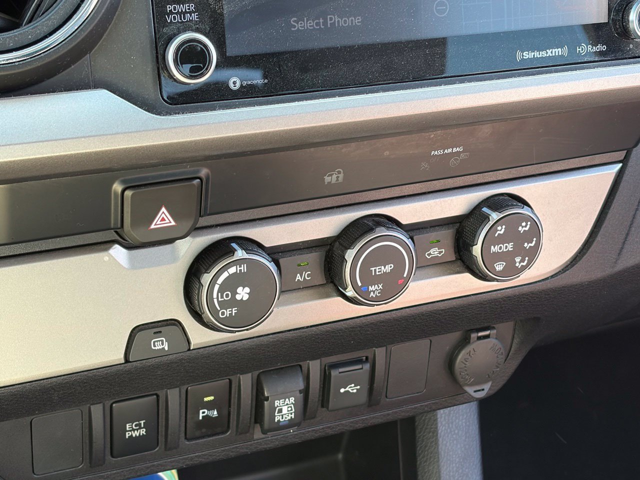 Used 2020 Toyota Tacoma SR5 RWD image 9
