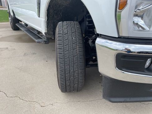 Used 2025 Ford F250 XLT w/ Snow Plow/Camper Package image 17