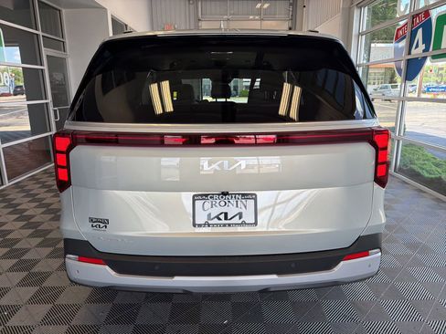New 2026 Kia Carnival EX FWD image 5
