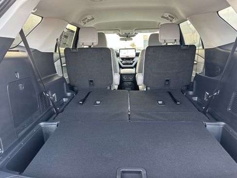 New 2025 Ford Explorer Active w/ Active Comfort Package image 30