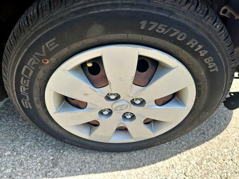 Used 2011 Hyundai Accent GS image 16