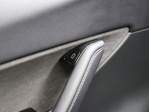 Used 2021 Tesla Model Y Long Range image 31