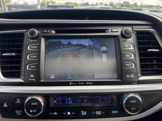 Used 2018 Toyota Highlander Limited Platinum AWD/4WD image 16