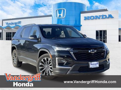 Used 2023 Chevrolet Traverse RS image 1