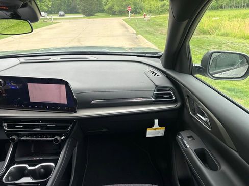 New 2026 Chevrolet Traverse LT w/ LPO, Floor Liner Package FWD image 32