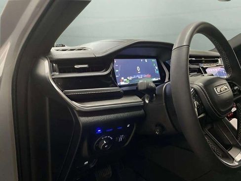 Used 2023 Jeep Grand Cherokee Overland w/ Luxury Tech Group IV image 15