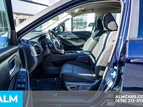 Used 2025 Nissan Rogue SV image 18