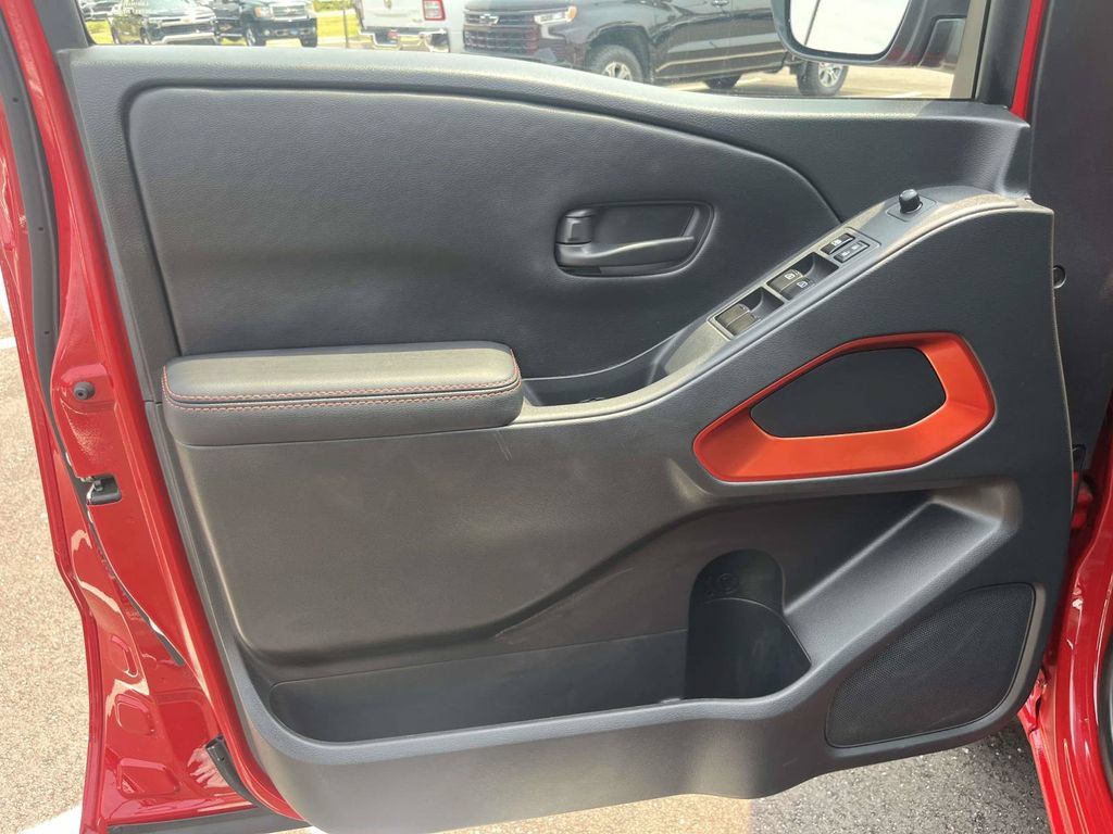 Used 2026 Nissan Frontier PRO-4X AWD/4WD image 13