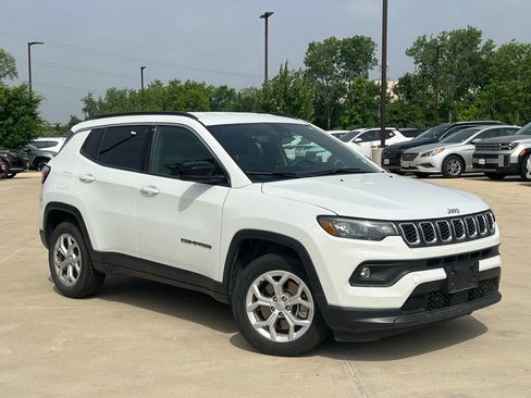 Used 2024 Jeep Compass Latitude AWD/4WD image 1