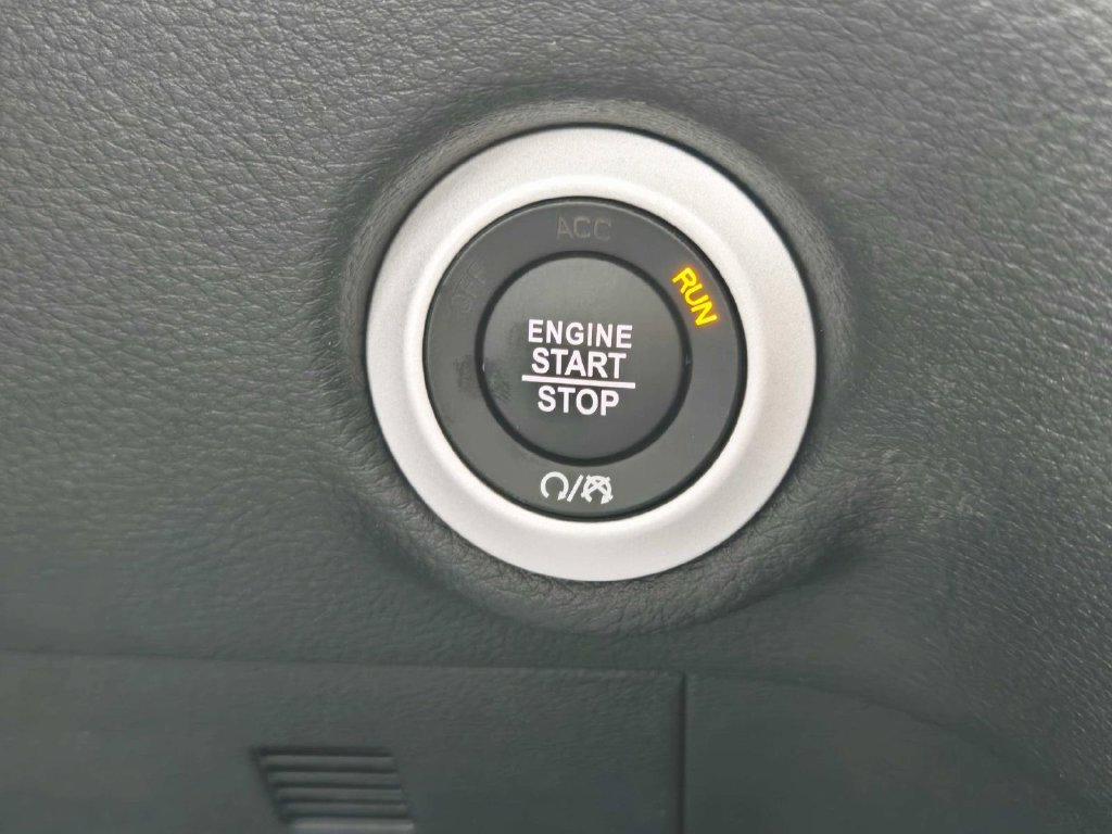 New 2026 Chrysler Pacifica Select w/ S Appearance Package FWD image 30