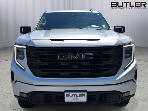 Used 2022 GMC Sierra 1500 Elevation w/ Elevation Premium Package AWD/4WD image 9