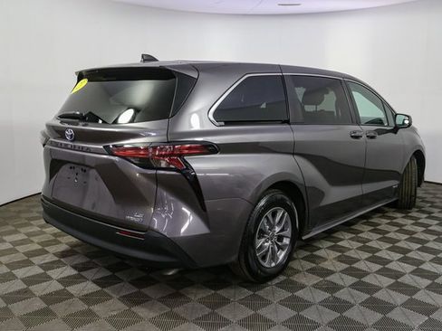 Used 2021 Toyota Sienna LE image 11