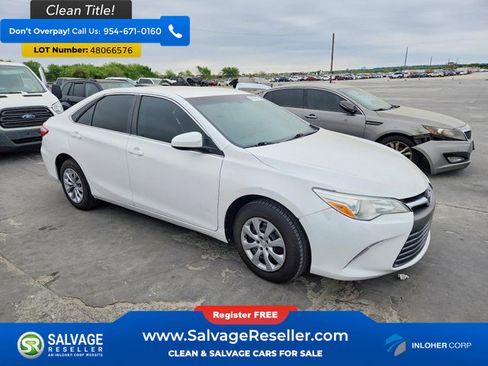 Used 2016 Toyota Camry LE image 5