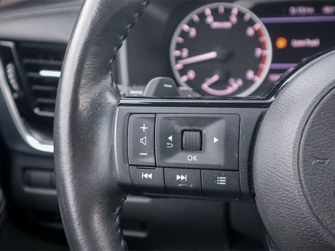 Used 2022 Nissan Rogue SV w/ SV Premium Package image 12