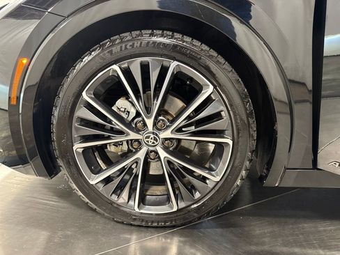 Used 2024 Toyota Prius XLE image 2