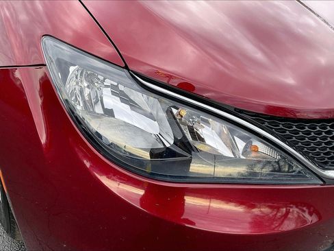 Used 2017 Chrysler Pacifica Touring w/ Tire & Wheel Group image 27