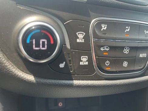 Used 2018 Chevrolet Equinox LT FWD image 9