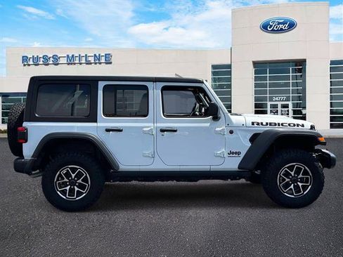 Used 2024 Jeep Wrangler Unlimited Rubicon w/ Dual Top Group AWD/4WD image 2