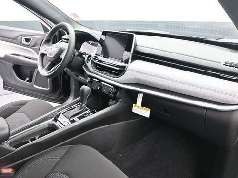 Used 2025 Jeep Compass Sport w/ Mopar Graphics Package AWD/4WD image 12