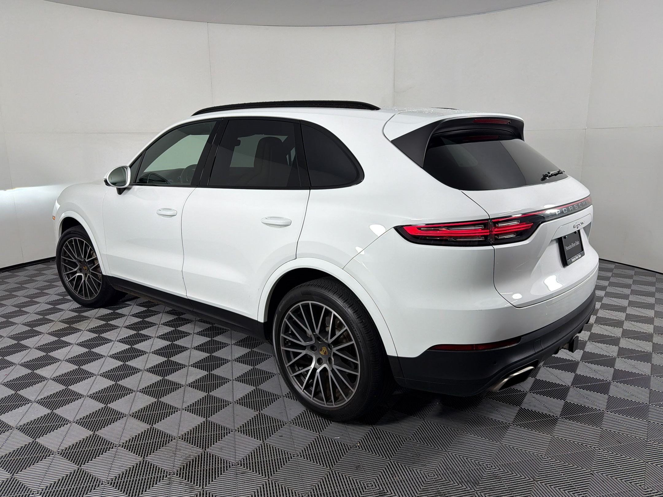 Certified 2023 Porsche Cayenne AWD/4WD image 3
