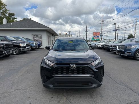 Used 2022 Toyota RAV4 LE image 2