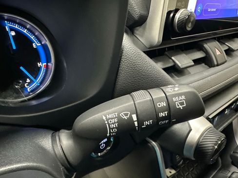 Used 2025 Toyota RAV4 XLE AWD/4WD image 22