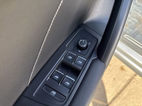 Certified 2022 Volkswagen Tiguan SE R-Line image 12