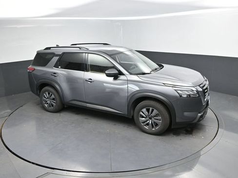 Used 2025 Nissan Pathfinder SV FWD image 36