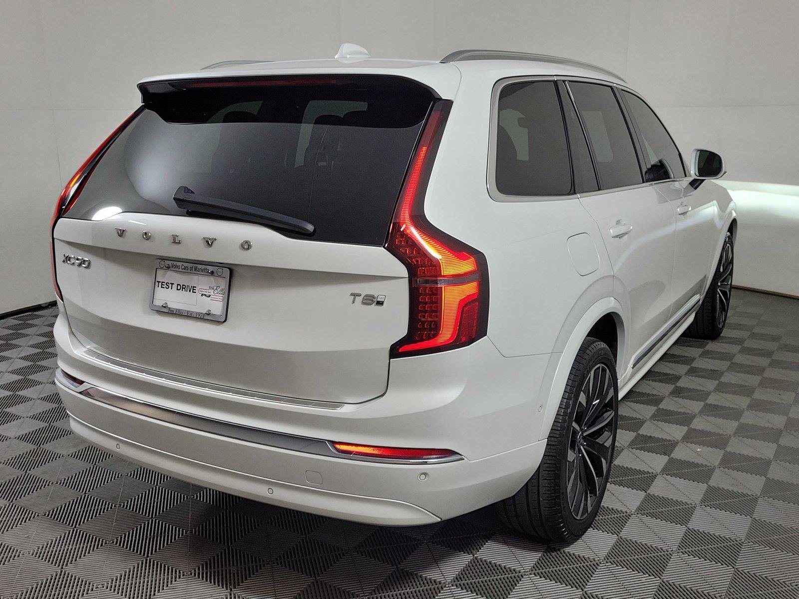 Certified 2025 Volvo XC90 T8 Plus w/ Protection Package Premier AWD/4WD image 6