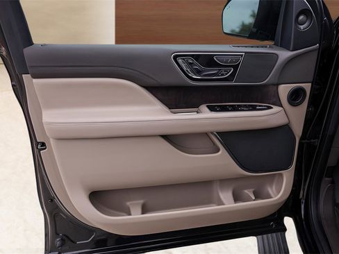 Used 2024 Lincoln Navigator Reserve image 24